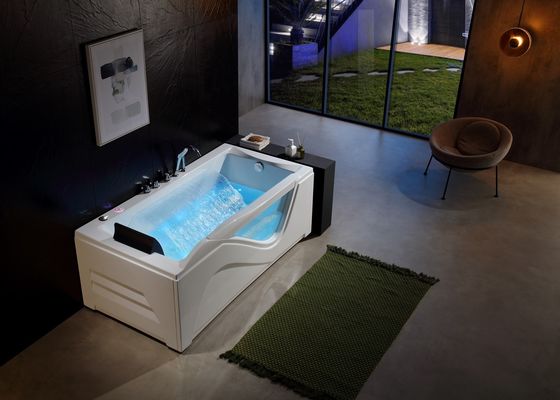 Spa-Badewanne mit Wasserfall für einmaliges Einweichen
